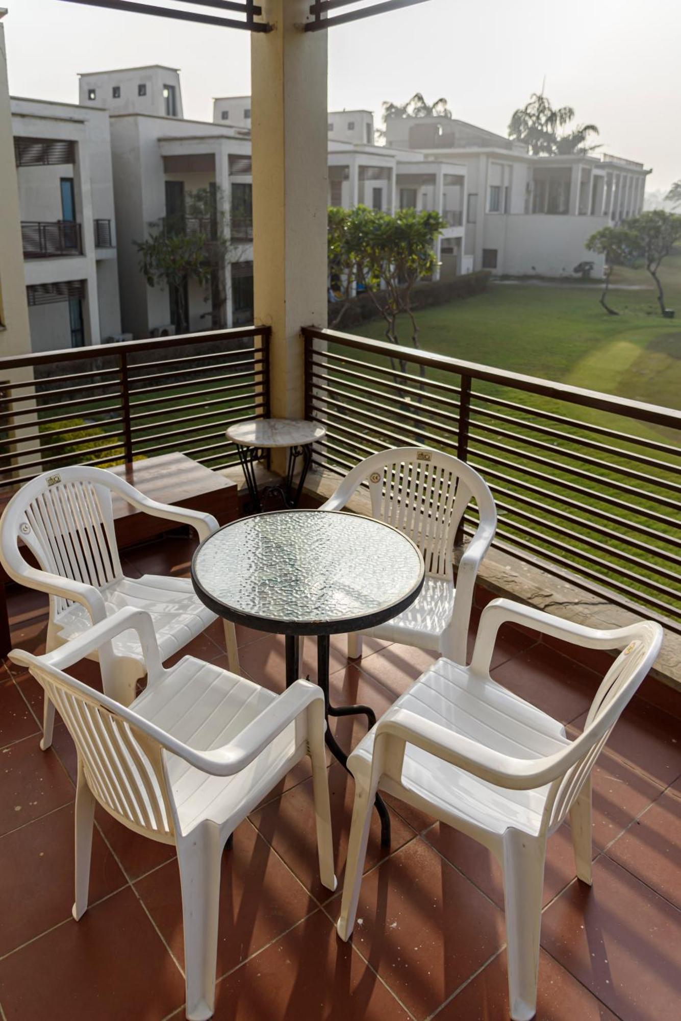 Beautiful Apartments At Tarudhan Valley Golf Resort, Manesar Gurgaon Room photo