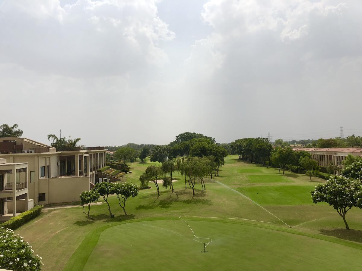 Beautiful Apartments At Tarudhan Valley Golf Resort, Manesar Gurgaon Exterior photo